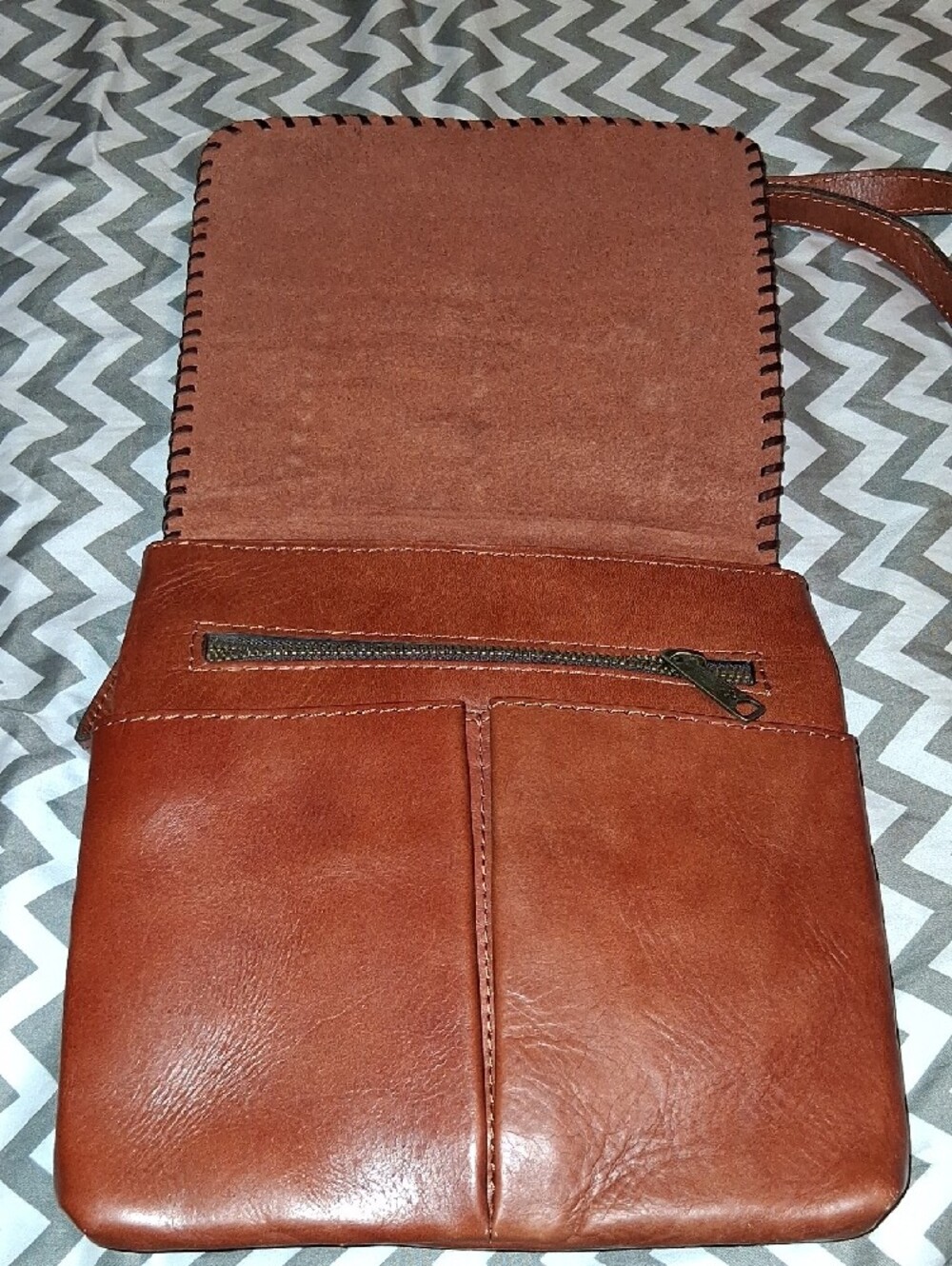 Patricia Nash Two-Tone Tan Patchwork Leather Crossbody - Picture 7 of 13